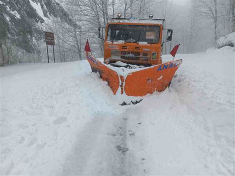 Emergenza Neve Nel Vibonese Anas In Azione Con Mezzi Spargisale