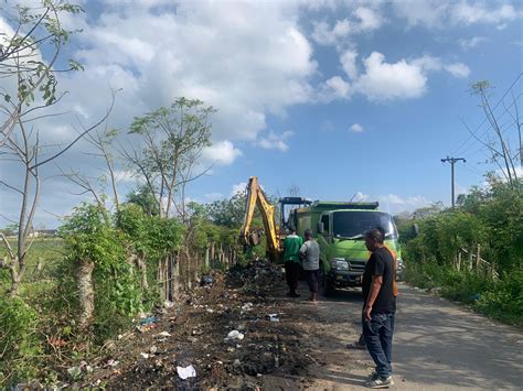 Pemkab Dlh Aceh Besar Lakukan Aksi Satu Jam Memungut Sampah Di Kajhu