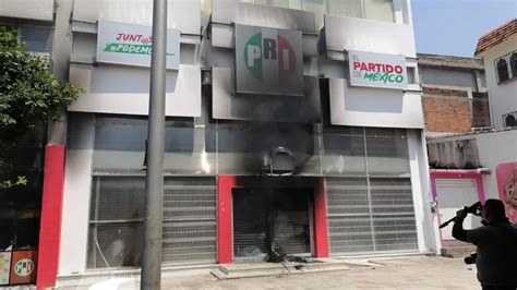 Simpatizantes Del Pri Incendian Sede Del Tricolor En Tuxtla Guti Rrez