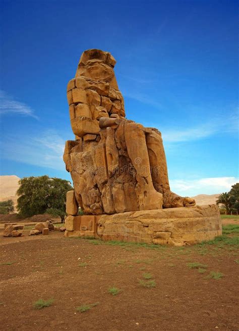 Les Colosses De Memnon Louxor Egypte Photo Stock Image Du Monument