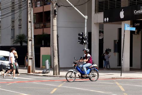 Conhe A As Novas Normas De Tr Nsito Para Ciclomotores Patinetes