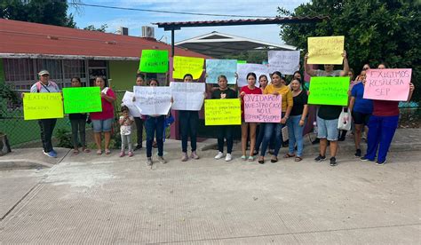 Por falta de intendente padres de familia toman el Jardín de Niños de