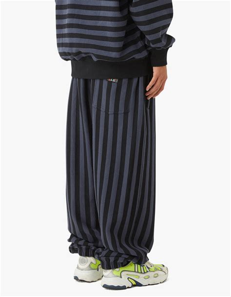 yeseyesee SN Stripe Sweat Pants Black 하이츠스토어