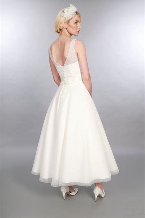 Timeless Chic Wedding Dresses Exclusive To Cutting Edge Brides Boutique