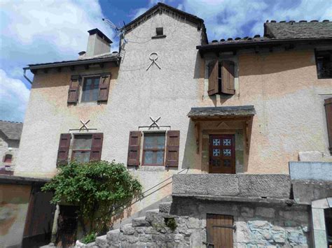 Le G Te Dedet Saint Etienne Du Valdonnez Chemin Urbain V En Randonn E