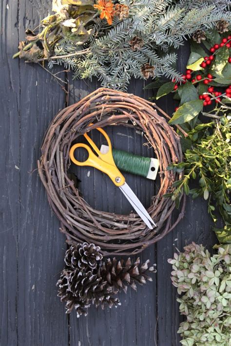 How To Make A Diy Natural Fall Wreath Brick House On Green