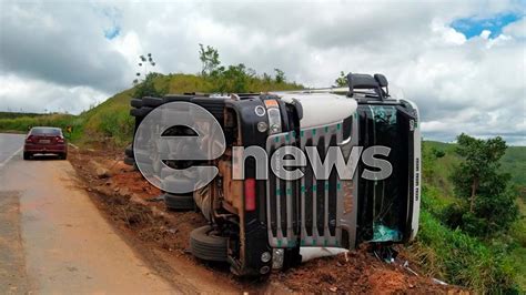 Motorista morre após caminhão tombar na BR 262 sentido Campos Altos Luz