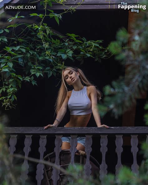 VALENTI VITELL Nude AZNude