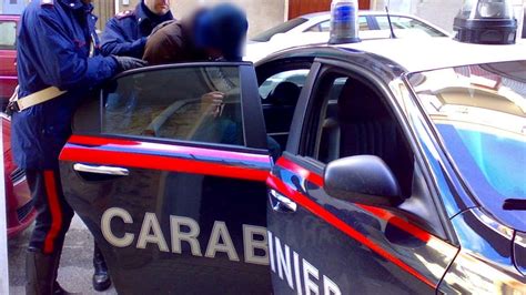 Picchiano E Bloccano Un Uomo Mentre Violentano La Sua Fidanzata Arrestati