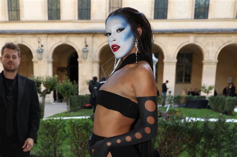 Doja Cat Paints Face, Arms for Paris Fashion Week – Billboard