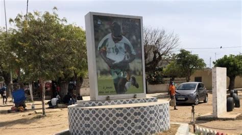 Mondial Qatar Hommage Des Rufisquois Bouba Diop In Dakar Magazine