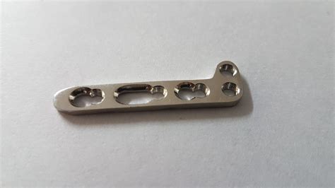 Locking Dorsal Distal Radius L Plate Head 2 Holes 2 7mm Orthopedic