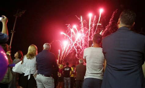 Albairate Fuochi D Artificio Contro La Folla Tre Feriti Video