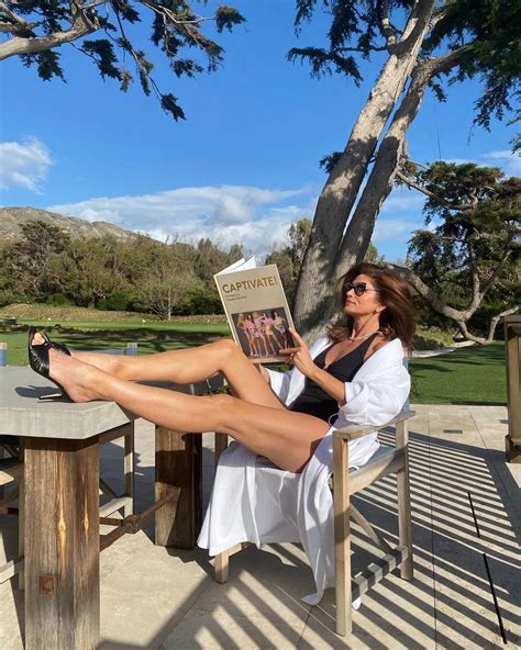 At 55 Cindy Crawford Shows Off Her Great Body In A Swimsuit