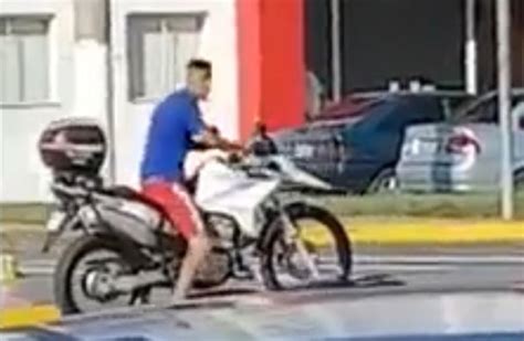 Homem furta moto sem saber que é da Polícia Militar aciona sirene sem