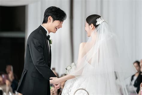 Chosun Online 朝鮮日報 イ・サンヨプ、結婚式の写真公開 「残りのすべての瞬間、愛し合いたい」