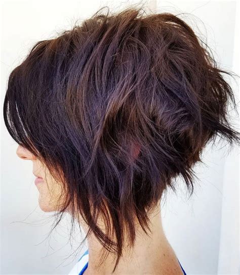 Messy Shaggy Inverted Bob With Subtle Highlights Cutebobhairstyles Haircut For Thick Hair