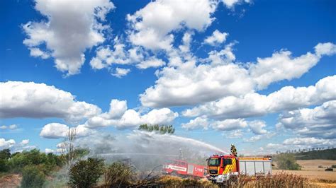 Feuerwehr Bek Mpft Fl Chenbrand Im Kyffh Userkreis