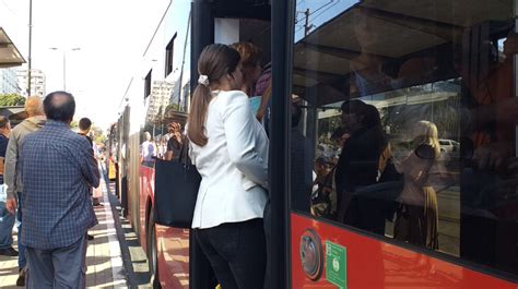 Autobus gradskog prevoza na liniji 35 oborio devojku na pešačkom