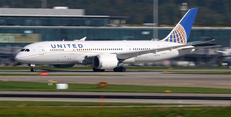 United Airlines Boeing 787 Diverts To San Francisco After Engine Shutdown