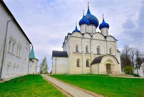 Premium Photo The Old Whitestone Kremlin