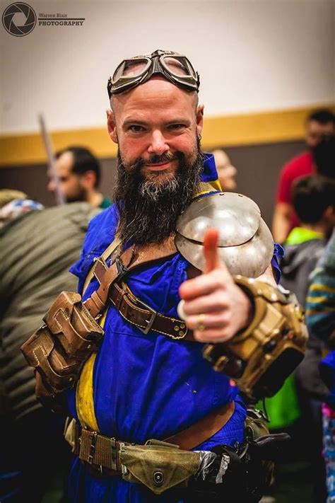 The Little Warren Cosplay That's Dividing the Internet! - 0sps7su