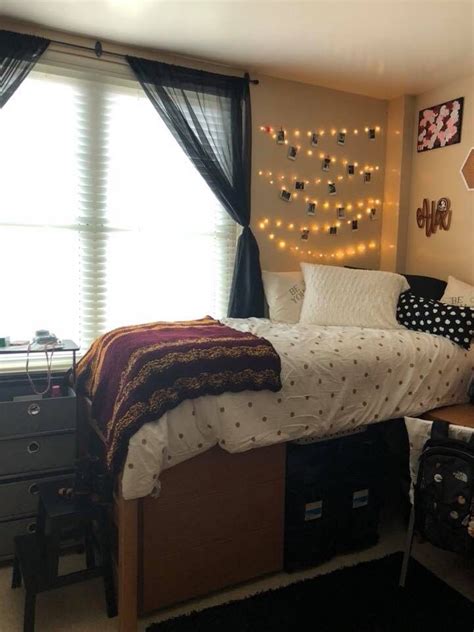 Cozy Fsu Dorm Room With Azalea Hall Decor