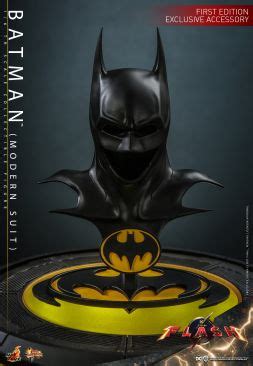 The Flash Michael Keaton Batman Figure By Hot Toys The Toyark News
