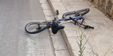 Castelvetrano Travolge Una Bicicletta Con L Auto E Fugge Il Ciclista