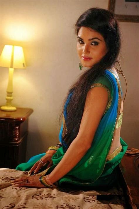 Actress Kavya Singh Sizzling Hot Photos In Saree S