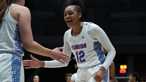 UF Women S Basketball Florida Fights On With 66 65 Win Over Charlotte