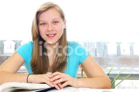 Foto De Stock Adolescente Feliz Estudiando Libre De Derechos FreeImages