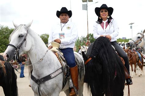 M S De Mil Jinetes Participan En La Sexta Cabalgata De La Guelaguetza