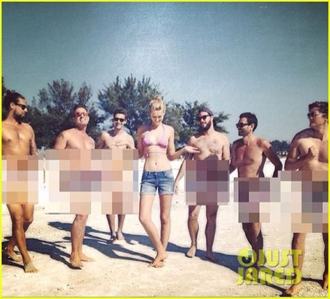 Photo Leonardo Dicaprios Girlfriend Toni Garrn Surrounded By Naked Men