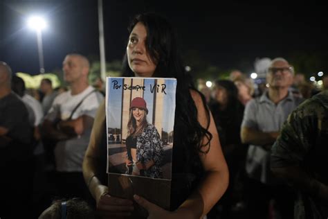 Rosario Sangra Y Quiere Paz Fuerte Convocatoria En El Monumento A La