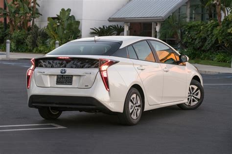 2018 Toyota Prius Pictures 107 Photos Edmunds