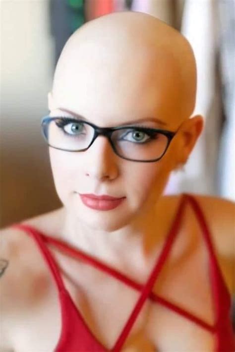 Pin Von Mauricio Silva Auf Beautiful Bald Girls In 2024 Pixie Cut Glatze Süße Maus