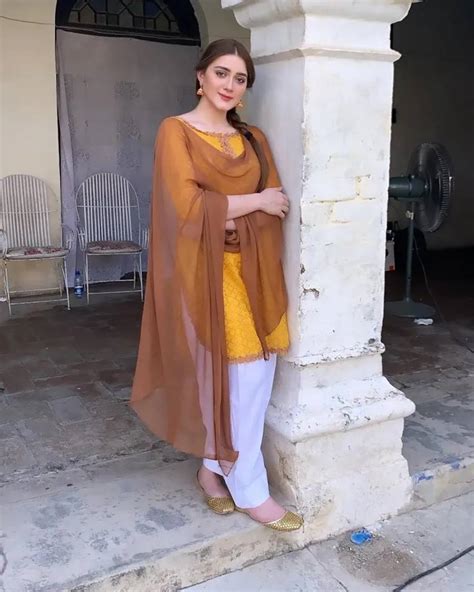 Momina Iqbal When Actress Faced Racism For Her Fair Complexion