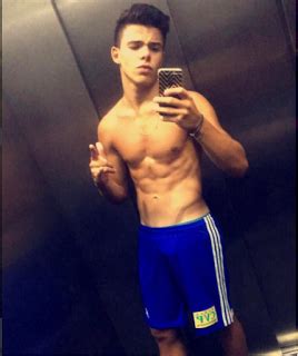 Chiguilachi On Line Vaza Gigantesca Nude Do Ator De Carrossel Thomaz Costa