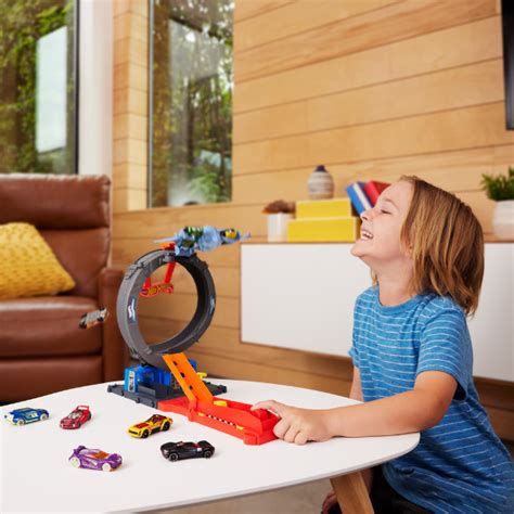 M Hot Wheels Set De Joc Atacul Liliacului Cod HTN SC AV Diverta