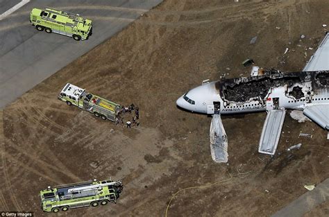 Asiana Airlines Crash First Photographs From Inside Wrecked San Francisco Plane Daily Mail Online