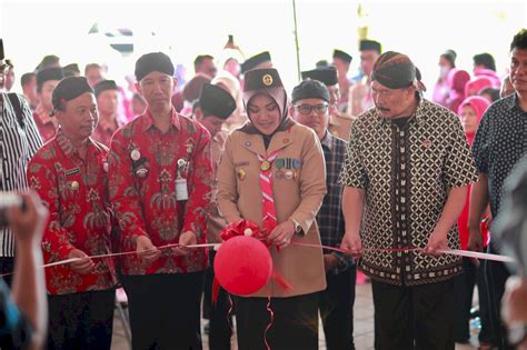 Sambang Warga Desa Nglinggi Bupati Klaten Resmikan Gedung Pentas