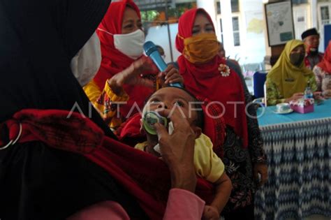 BANTUAN PANGAN DAN KESEHATAN PENDERITA GIZI BURUK ANTARA Foto