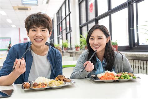 大学生在食堂里用餐高清图片下载 正版图片501914437 摄图网