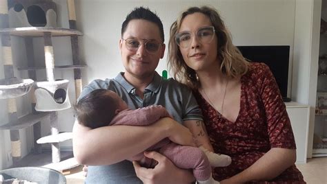 Cher un couple de deux personnes transgenres donne naissance à un