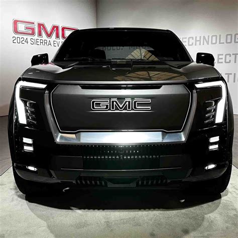 GMC unveils GMC Sierra EV Denali Edition 1 with 400 mile range