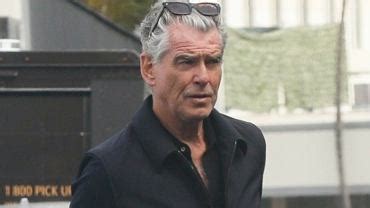 Pierce Brosnan jest nie do poznania na nowych zdjęciach Włosy sięgają