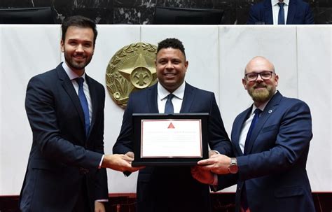 Ronaldo Fenômeno recebe o título de cidadão honorário do Estado