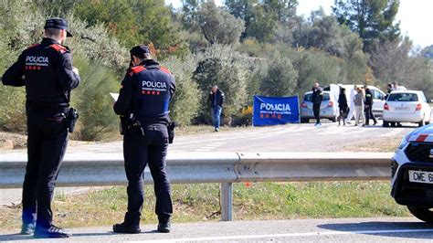 Ampliaci Troben El Cad Ver D Una Jove A M Ra La Nova I Els Mossos