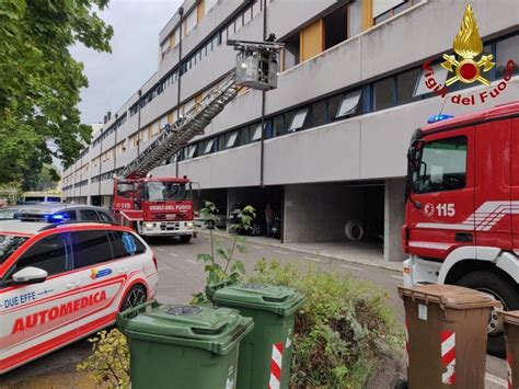 Appartamento In Fiamme Una Persona Intossicata